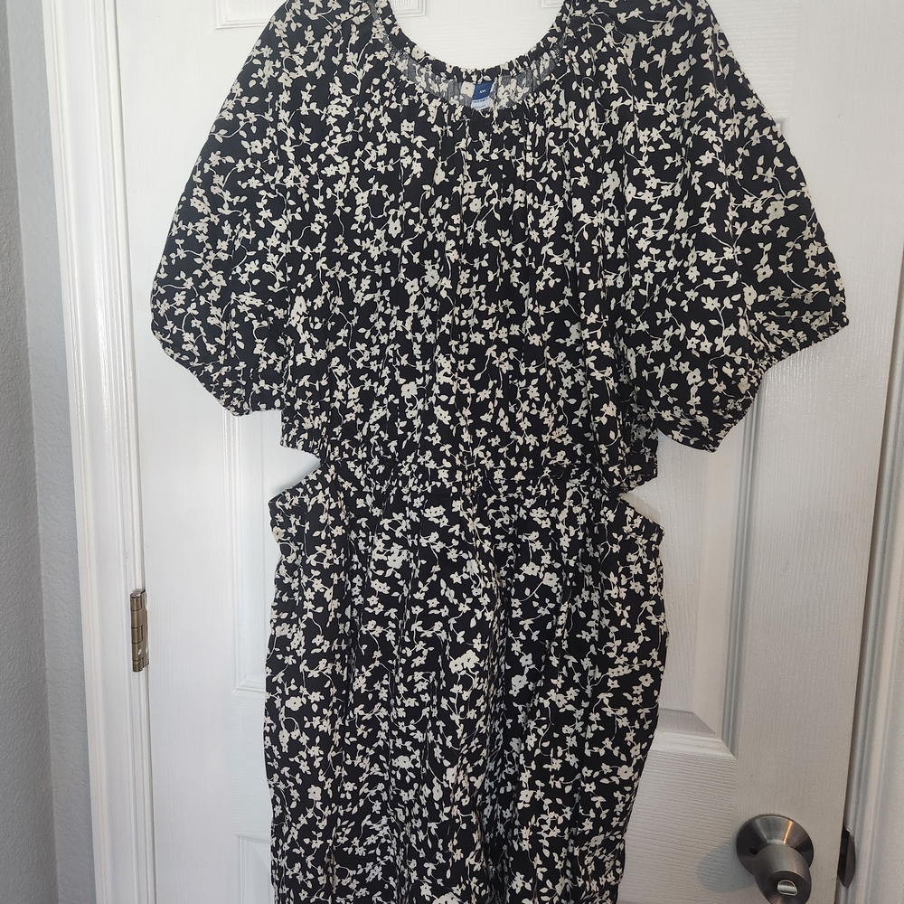 Old Navy Black and White Floral Top